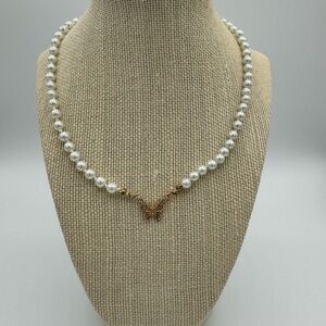 Urban Outfitters Elegant White Pearl Necklace with Gold Butterfly